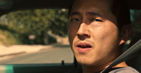 ¡Beef te sumerge en un espiral de venganza implacable y humor negro con Steven Yeun!